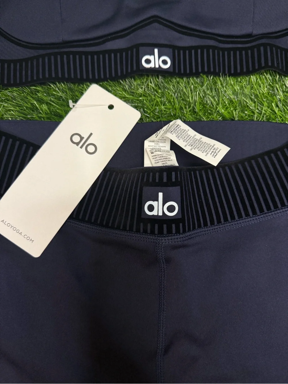 ALO Yoga Black Seamless Sports Bralette and Leggings Set AIRLIFT SET DARK BLUE